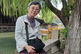 老师对往事的回忆，如数家珍；老师对学生们的友情视频封面