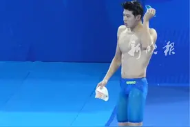 男子运动员 “倒三角”身形引热议 傅园慧：当你天天看从小看到大 会觉得男生天生就长这样#游泳队男队员们的颜值有多高 #国家游泳队