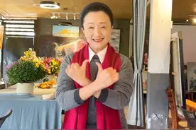 新的剧组有点忙，应该过个两三天就能直播啦@花火乐娱 @🇨🇳高总手势舞 #手势舞