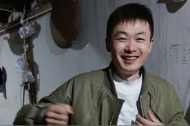 老公得知老家要拆迁欣喜若狂，心想马上要暴富，笑的停不下来，婆婆却愁眉苦脸#拆迁 #搬迁拆房 #记录真实生活视频封面