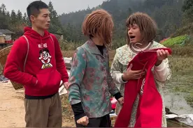 遇到这样的情况你们尴尬吗？ #跟妈妈买衣服的尴尬瞬间 #讲价高手 #深度还原视频封面