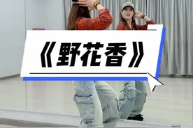 请你啊来到我的身旁，我们唱歌跳舞一醉到天亮！今天请假一天哦！#简单广场舞 #一起跳舞视频封面