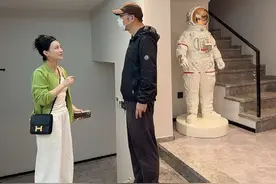 我的二婚老公今年47岁，平常忙于工作，昨天晚上不知道应酬到几点才回来，辛苦呢，很理解他，我今天飞早航，一落地给大女儿转了3000美金，大女儿在纽约读大学，我知道她什么都不缺，但是我就想在这个小小的日子里给她满满的仪式感，让你心里暖暖的，虽然我只比你大10岁，有时候你爸爸忘记的，我都会替你想着，在外海读书的你，你要健健康康，快快乐乐，家是你的港湾，我们大门一直为你敞开，我知道我做不了亲妈那样的好，但是我会把你当我最亲的家庭成员，爱你呦##vlog日常 #二婚也幸福 #中秋节快乐 ##记录真实生活 #平平淡淡小日子视频封面