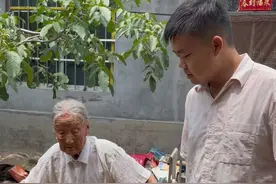 隔辈亲，每次的离别总是那么恋恋不舍 相聚总是那么短暂，离别总是那么不舍！奶奶总是微笑着抚摸曾孙子的头，眼睛里充满了对孩子的关爱和温暖。这就是隔辈亲，一份无私、一份纯粹，一份默契。#祖孙情 #百岁奶奶 #隔辈亲 #相聚时光留下美好回忆 #离别视频封面
