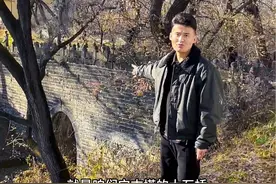 宁古塔·旅游攻略之大石桥。 黑龙江省牡丹江市宁安市，宁古塔大石桥。 大石桥边冷， 流人赴苦寒。 金戈铁马去， 萧萧数百年。 宁安大石桥位于宁安市城西鸡鸣山下，始建于后金天聪八年(1634)，是清代由宁古塔通往吉林、盛京（沈阳）及中原的必经之路。曾经有多少达官显贵文人墨客走过这座桥被流放到宁古塔，也曾经有多少金戈铁马的将士踏过这座桥去抗击入侵的外敌。 #我家就在宁古塔 #牡丹江 #宁古塔旅游攻略 #牡丹江旅游攻略 #周边游视频封面