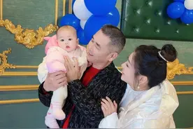 ㊗️大叔53岁生日快乐🎂这是我陪你过的第九生日了🎂这九年我们的感情来之不易，载满一路辛苦，很感谢你我的丁先生.未来很长.我一直陪你天荒地老。#一岁一欢喜岁岁皆如意 #最简单的生日也能最难忘视频封面