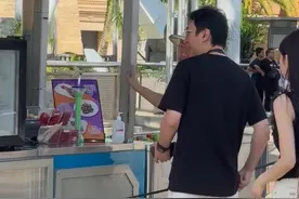 王思聪宁愿把钱花在女人身上也不愿给闪闪，带这么多美女玩女友不会生气吗#王思聪不给黄一鸣奶粉钱 #王思聪 #王思聪择偶标准 #王思聪的三观有多正 #黄一鸣王思聪聊天记录视频封面