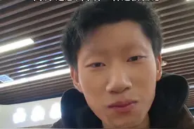 怎么会有人真长这样！#男生长相神似野人特效而走红 也算一种建模脸了😂（素材来源@野人仔仔 ）#野人特效 #大学生 #建模脸 #颜值视频封面