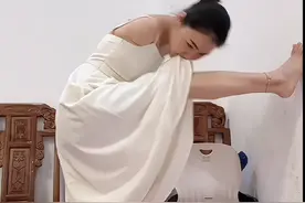 身体的残缺让她变的更强大，坚强努力用脚逆袭人生，改变命运#身残志坚 #励志@杨佩折翼天使视频封面