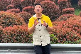 广阳镇的红叶石楠开了#重庆dou知道 #小众景点 #dou出你的私藏景点 #春天赴一场花海的约会 @林海读车视频封面