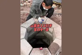 老刘用农村废弃的门槛石做的山泉水井的井檐，感觉还是不错的 #记录乡村生活 #抖音乡村生活家 #我的生活日记 #新农人计划2024农村生活 #人工打井视频封面