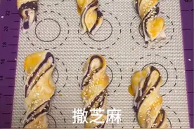两张手抓饼即可得到美味紫薯扭扭棒，没有小孩能拒绝！ #宝宝辅食#自制零食#宝宝零食#萌宝小吃货#萌娃视频封面