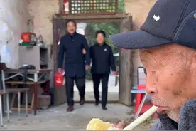 父母给了我们全部，我们要懂得感恩，百善孝为先！ 父母把最好的留给了我们，可怜天下父母心！#传播正能量 #农村原创视频 #感人 @DOU+小助手视频封面