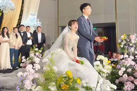 可以“发财”的手捧花应该每人不爱吧！ #新婚现场 #手捧花 #备婚攻略 #主持人景浩 #婚礼
