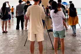 第一次来武汉就被武汉杨泗港长江大桥的瀑布震撼到了，真得泰酷啦！#杨泗港长江大桥瀑布 #武汉旅游攻略 #长江涨水了 #总要来趟武汉吧视频封面