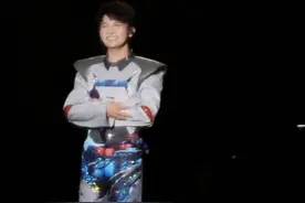 #周深北京演唱会 音响数量达到鸟巢可承受极限！为了给观众最好的听感深深真的超用心！鸟巢工作人员：挂不了了！真的挂不了了！#周深视频封面