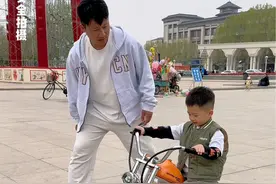 幼儿园小班的王子，第一次骑摩托车~ #雷老师和小王子 #儿童摩托车 @lele的小王子视频封面