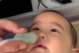 后悔没早点用它，清理宝宝的鼻子！太好用了！ 如何给宝宝清理鼻子？ #清理宝宝鼻子 #新生儿 #育儿经验分享 #怎么给新生儿清理鼻子 #岳嫂哥视频封面