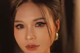 黄黑皮轻泰妆 黄黑皮是新手化妆师们害怕的之一，底妆太白了发灰、妆容化淡了跟没化一样、化重了显脏，这个教程分享给你们#美妆模范生 #化妆教程 #黄黑皮妆容 #轻泰妆视频封面