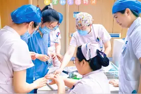 护士长为年轻医生提供的真实实践机会视频封面