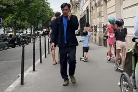国货崛起！中国解放鞋受到外国人的狂热追捧。#跨境物流助力解放鞋出海 #解放鞋 #文化输出 #菜鸟国际快递 #全球5日达视频封面