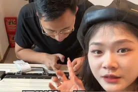 到深圳发现行李箱的锁打不开了，在网上学到的方法，亲测有效！分享给宝贝们，遇到这种情况千万别砸行李箱🧳密码忘了同理～#迷惑行为大赏 #生活小妙招 #职场宝妈 #创业vlog #深圳水贝视频封面