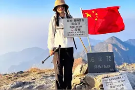 爬一次韶关的黄梅雪后到底有多累？全程14公里，9小时摸黑下山 这里有广东最美的高山草甸，但也被广大驴友称为“蛇蝎美人”！#爬山 #黄梅雪后 #户外徒步登山 #爬山vlog视频封面