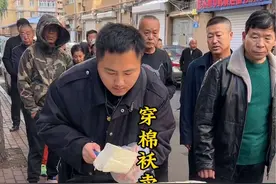 天冷了，卖豆腐都得穿棉袄了 最近这气温忽高忽低的#路边摊美味 #豆腐 #人间烟火最抚人心视频封面
