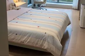 这是牺牲了一个大阳台把女儿房间变成的这个样子，一点也不后悔这样改造，要不然没有写作业的地方🙈#儿童房 #装修 #现代简约 #女儿房 #卧室视频封面