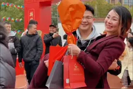 这样的成人礼真的很有意义！让孩子们懂得感恩父母的养育之恩，此刻的父母既幸福又感动，一切的付出都值得！#成人礼 #养育之恩 #父母 #孝顺 #百善孝为先视频封面