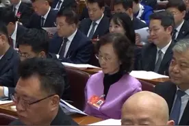 李强在政府工作报告中提出 城乡居民基础养老金最低标准再提高20元 #2025全国两会 #养老金视频封面