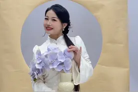 #好歌推荐 #情感共鸣 #我的呼吸就是你的心跳 #歌词句句入心 #灵魂歌手 你的呼吸就是我的心跳，你的肩膀是我永远的依靠，我的眼角藏着你的微笑，爱你念你在每分每秒@DOU+上热门 @DOU+小助手 @抖音短视频
