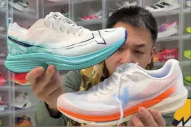带板的鞋千万别用力掰，别问我怎么知道的…一体成型家族的两双新鞋怎么选，看完就明白了#跑鞋 #跑步视频封面