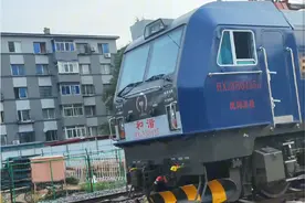 都说火车司机工资高，看看火车司机是如何工作的吧#铁路 #火车司机视频封面