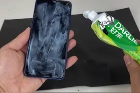 据说：摔碎的手机屏幕只要涂上牙膏，就能修复好，亲测#实验