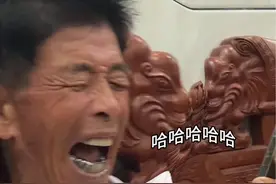 不识字的农村爷爷刷上抖音是一种什么神奇的体验？阿公终于不用再伸头去看别人的抖音了，哪怕过年过节很多人在玩手机，他自己也有手机可以看了！#爷爷 #日常vlog #潮汕 #记录真实生活 #陆丰甲子视频封面