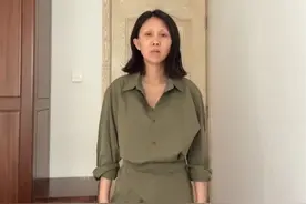 42岁｜外企理级｜外出买菜的日常 #化妆前vs化妆后 #同一件衣服化妆前后 #80后老阿姨 #普通人化妆之后的样子 #换头了换头了视频封面