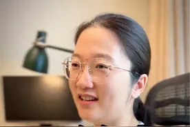 牙缝大怎么办 这恼人的塞牙缝！先找清楚原因才能对症下药，不同病因不同处理办法。先天性缺牙过小牙；牙周炎；黑三角；不恰当刷牙；蛀牙；增龄性牙龈退缩——大家属于哪一类#牙缝大 #硬核健康科普行动视频封面