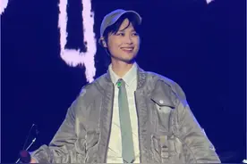 #李宇春 太原《下个路口见》完整版，超短裙绝了！😍😍😍#李宇春下个路口见脚步舞 #不止奇迹太原音乐节 #李宇春无价之姐 #太原歌迷之城视频封面