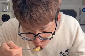 如何给女朋友做超好吃的番茄鸡蛋剪刀面！#冬日与干净饮食的适配度 #干净饮食 #双11寻找吃痴的爱 #夜尽兴吧