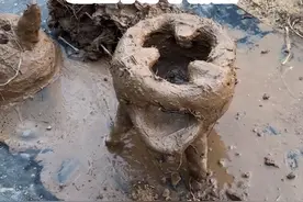 各位朋友们，久等了，你们要的泥巴炉子教程来了，血脉觉醒，童年回忆，希望你们开心，关键是我手都快快冻坏了有人可以送我护手霜嘛 #泥巴炉子 #泥炉教程 #手工diy #人间烟火 #围炉煮茶视频封面