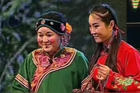 张晓英出生于梨园世家，父亲是乐队演奏员，母亲是戏剧演员。在梨园春打擂一举成名。她的表演幽默诙谐，深受观众喜欢。#过把戏瘾视频封面