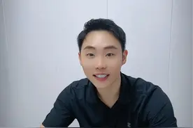 长期“过度”扭腰摆胯对腰椎不好的同学不友好，不过适当扭腰摆胯 属于正常锻炼，还会增强腰椎的灵活度 加强腰部肌肉力量，所以想瘦腰的同学可以适量做#减肥 #自律视频封面