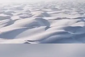 塔克拉玛干“沙海”变“雪海”，浩瀚沙漠一改往日金黄。其实#塔克拉玛干沙漠 下雪并不稀奇。#今日国土科普 #今日国土资源视频封面
