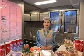列车上的特色餐食视频封面