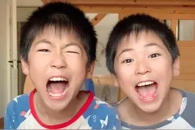 今早睡过头了，起床才发现距离上课只剩下3分钟，上学差点就迟到 ，还好地铁比较准时#沙雕日常 #仿佛看到了上学时的自己 #搞笑视频 #疯狂搞笑视频 #亲子互动视频封面