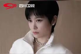 白鹿新剧模仿了李宇春经典名场面，谁能拒绝05年的春春呢！ #白鹿 #李宇春 #北上 #回忆杀#白鹿cos李宇春名场面视频封面