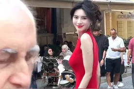 姑娘一句春不晚，痴儿留在真江南 #感觉至上 #旗袍 #街拍 #轻熟 #东方美学视频封面