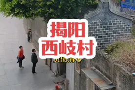 民谚都说“榕树不容人”你怎么看呢？位于广东揭阳西岐村就有一颗300年的老榕树按照门的顺序来生长从而形成了一个树门独特的奇观#千年古树 #奇观美景视频封面