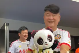 刚刚踢完🥰成都大运会！3比3⚽🙏是73岁哦💪#陈百祥 #香港明星足球队 #谭咏麟 #newtv #newgalaxy视频封面